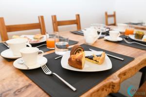 Jedlo v ubytovaní bed & breakfast alebo blízkom okolí