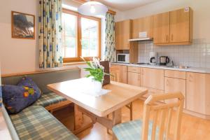 Kuchyň nebo kuchyňský kout v ubytování Pension- Appartement Kristall