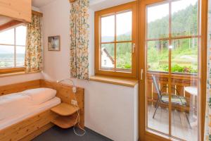 A bed or beds in a room at Pension- Appartement Kristall