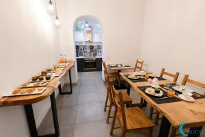 Jedlo v ubytovaní bed & breakfast alebo blízkom okolí