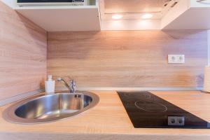 Köök või kööginurk majutusasutuses Flex SelfCheckIns 134 - Zagreb - Studio Apartment - Centre +9 fotot