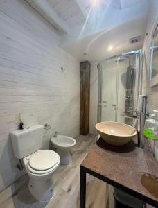 Ένα μπάνιο στο CABAÑA EN ISLA SANTIAGO con PISCINA