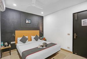 Postel nebo postele na pokoji v ubytování Townhouse Nangal Raya Pankha Road