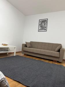 Ruang duduk di Green View Apartment