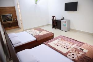 Postel nebo postele na pokoji v ubytování Khách sạn Bảo Lộc Garden