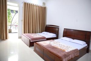 Postel nebo postele na pokoji v ubytování Khách sạn Bảo Lộc Garden