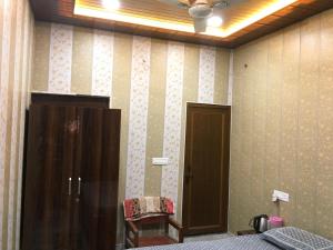 Foto de la galeria de Hotel Raju Homestay Ayodhya 150 Meters from Shree Ram Janmbhoomi Temple 200 Meters from Ayodhya Dham Railway Station a Ayodhya