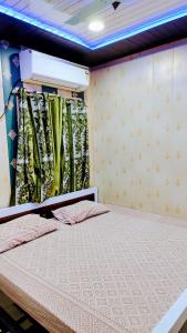 Foto de la galeria de Hotel Raju Homestay Ayodhya 150 Meters from Shree Ram Janmbhoomi Temple 200 Meters from Ayodhya Dham Railway Station a Ayodhya