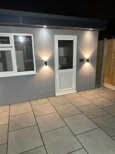 Φωτογραφία από το άλμπουμ του Garden studio apartment σε Aveley
