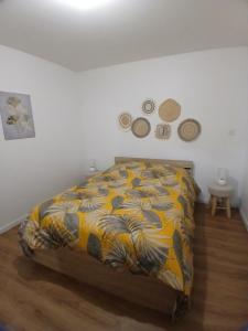 a bedroom with a bed with a colorful blanket at Appartement Criel-sur-Mer in Criel-sur-Mer