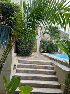 Bazén v ubytování West Riviera - Centrally located apartment close to the beach with breakfast nebo v jeho okolí
