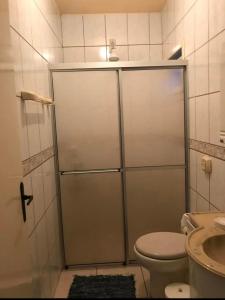 a bathroom with a shower with a toilet and a sink at Casa espaçosa a 300m do mar in Piçarras