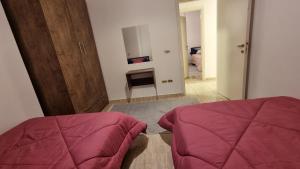 Postel nebo postele na pokoji v ubytování شقه دوبلكس فندقيه فخمه