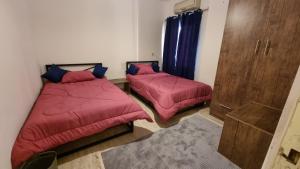 Postel nebo postele na pokoji v ubytování شقه دوبلكس فندقيه فخمه