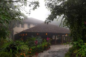 Vrt pred nastanitvijo Banbas Resort, Chitwan