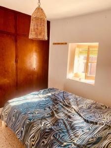 Ένα ή περισσότερα κρεβάτια σε δωμάτιο στο Casita Mezcal, in city center with great views