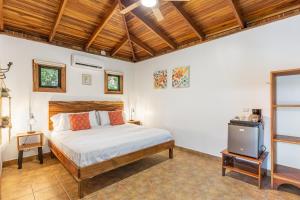 Postel nebo postele na pokoji v ubytování Makanas Beach Bungalows