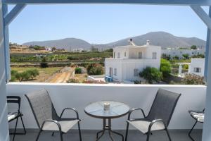 Cảnh núi rừng hoặc tầm nhìn ra núi từ căn hộ