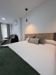 Postel nebo postele na pokoji v ubytování P&C APARTMENTS - Complejo Pintor Zurbarán