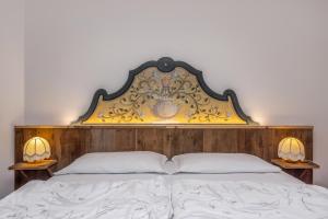 Ένα ή περισσότερα κρεβάτια σε δωμάτιο στο HOTEL GARNi NORMA