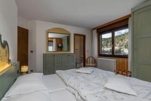 Ένα ή περισσότερα κρεβάτια σε δωμάτιο στο HOTEL GARNi NORMA