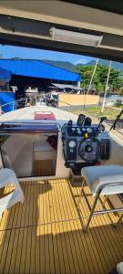 a deck of a boat with a camera on it at Passeio de Lancha 25 pés para 6 pessoas em Ilhabela in São Sebastião +6 photos