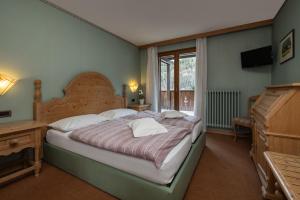 Ένα ή περισσότερα κρεβάτια σε δωμάτιο στο HOTEL GARNi NORMA