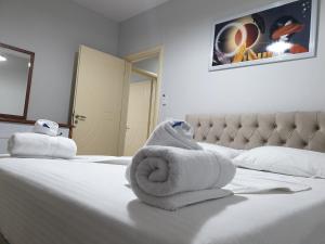 Postel nebo postele na pokoji v ubytování "Complex Delijorgji" Apartment