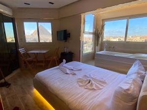 Voodi või voodid majutusasutuse Moonlight pyramids view INN toas