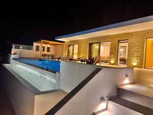 Bazén v ubytování ANESSIS Villas and Suites nebo v jeho okolí + 37 fotografií