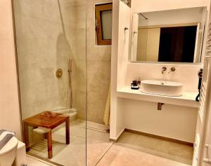 Koupelna v ubytování ANESSIS Villas and Suites