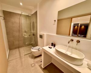Koupelna v ubytování ANESSIS Villas and Suites