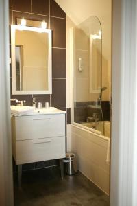Koupelna v ubytování Cit'Hotel La Villa Julia