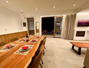 Posezení v ubytování ANESSIS Villas and Suites