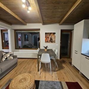 Posedenie v ubytovaní Moda Apartments Serenella