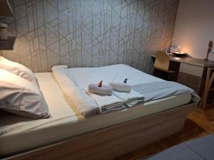 Ένα ή περισσότερα κρεβάτια σε δωμάτιο στο Flat Kosutnjak 9