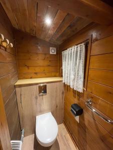 Ένα μπάνιο στο Chalet terrain clôturé, bien placé, 2 chambres