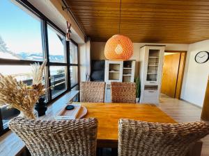 a dining room with a wooden table and chairs at BerglerNest - Apartment mit Bergblick! in Bihlerdorf