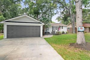 a garage in front of a house with a tree at Golfers beach bungalow in Myrtle Beach