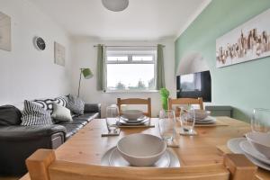 Χώρος καθιστικού στο Modern 4 Bed Contractor Stay in Swansea TV in Every Room and Parking +5 φωτογραφίες