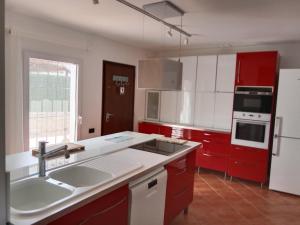 Kuchyň nebo kuchyňský kout v ubytování Villa Portitxol en Moraira