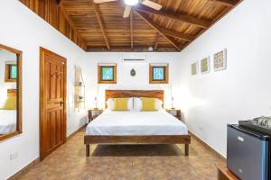 Voodi või voodid majutusasutuse Makanas Beach Bungalows toas