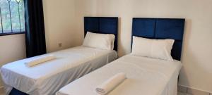 Postel nebo postele na pokoji v ubytování Royal Palms Apartment A2