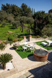 Un jardín fuera de Noradia and Ginfred villas Corfu