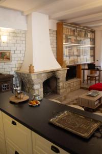 Una cocina o cocineta en Noradia and Ginfred villas Corfu