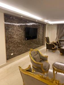 TV a/nebo společenská místnost v ubytování Z m abartment Aswan hotel