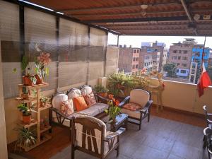 Rõdu või terrass majutusasutuses Hospedaje turístico Peruvian Wasi