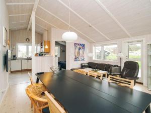 Kuchyň nebo kuchyňský kout v ubytování 4 star holiday home in Korsør + 28 fotografií