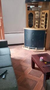 TV a/nebo společenská místnost v ubytování Cabaña en Navidad Camino a Matanzas + 2 fotografie