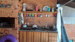 Kuchyň nebo kuchyňský kout v ubytování Alugo quarto com internet + 1 fotografie